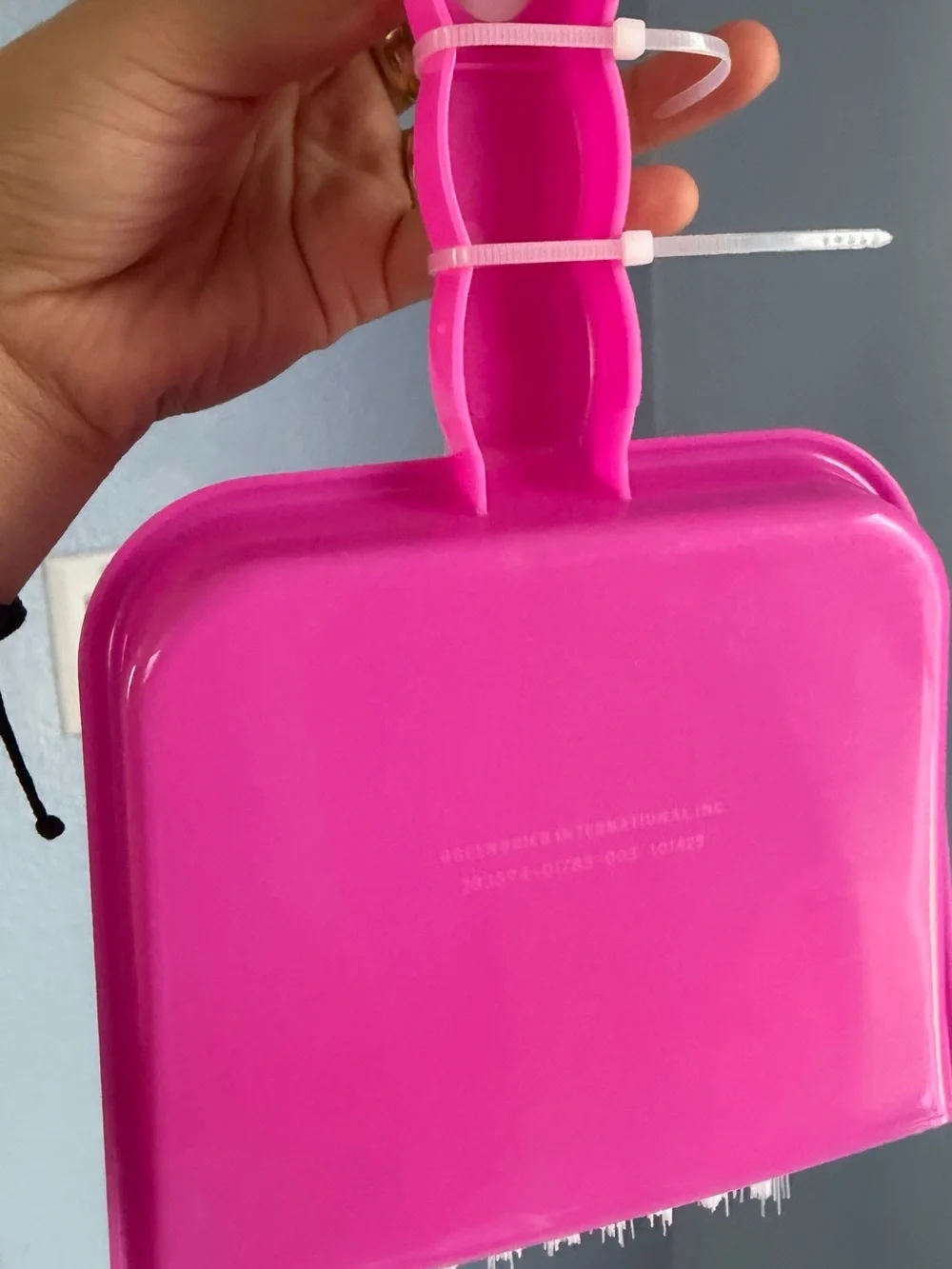 Kid’s cleaning pretend toy Dustpan & Broom Set in Bright Pink
